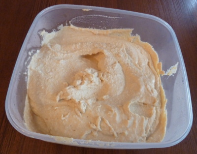 hummus w pudelku